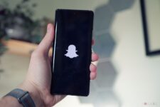 How to turn on Snapchat’s dark mode on iPhone and Android